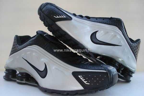 Chaussures Nike Shox R4 Blanc Noir
